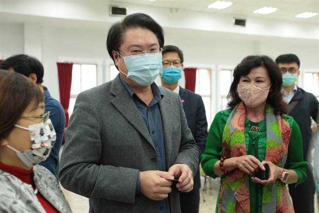 基隆市長林右昌支持能源轉型，同時呼籲台電要與地方充分溝通。（基隆市政府提供／陳彩玲基隆傳真）