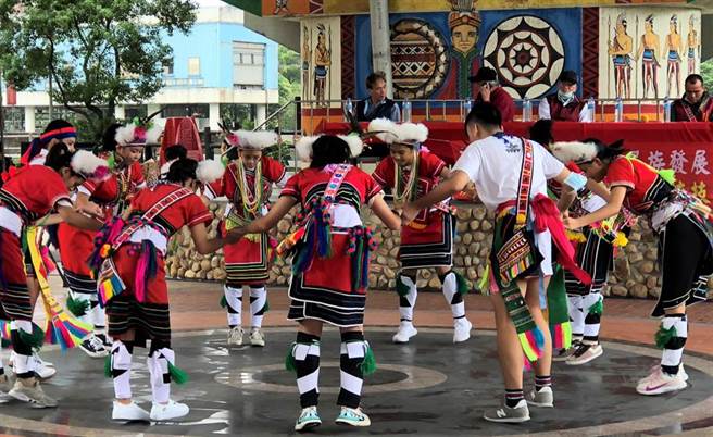 千元i原券4周奖号券数抽出，9组幸运儿出炉。图为原住民族岁时祭仪文化相关活动。（原民局提供）