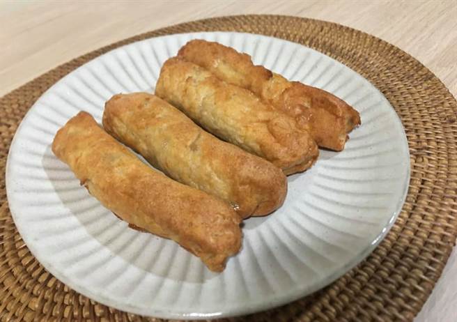 苗栗市不少民眾，会将黑轮称为热狗，在网路引发讨论。(图翻摄自脸书/苗栗大小事)