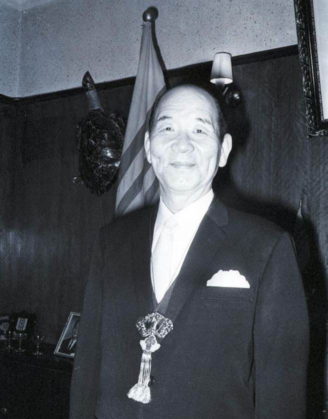 1973年01月12日我国前驻越南大使胡琏将军接受越南政府赠勛。（中时檔案照请勿转载，姚琢奇摄）