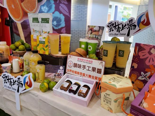 今年的柳橙進入盛產，媒合多家食品業者使用擴大市場。（周麗蘭攝）