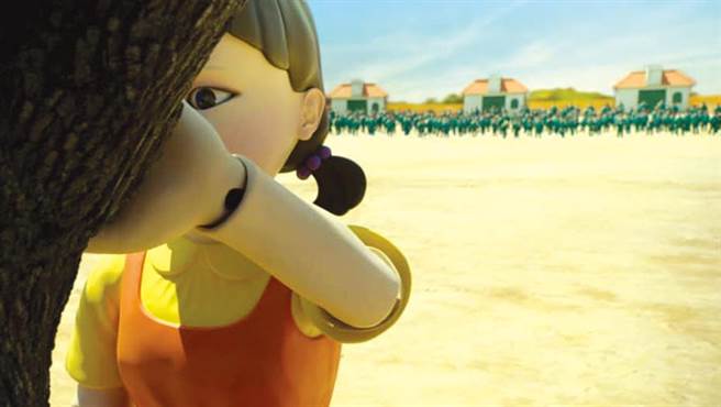 以近期热门影集《鱿鱼游戏》为名创立的「鱿鱼币」（SQUID），在创办者卷款210万美元落跑后，日前价格狂跌至零，显示投资人遭遇诈骗，血本无归。（图／Netflix提供）