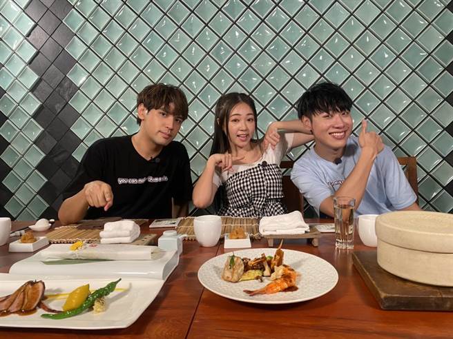 《食尚玩家魚肉鄉民》邀請詹子晴帶主持人陳零九、賴晏駒（小賴）一起到宜蘭踩點。（TVBS提供）