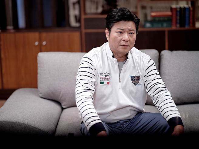 陈文山在《一个屋檐下》有三段婚姻。（台视、三立提供）