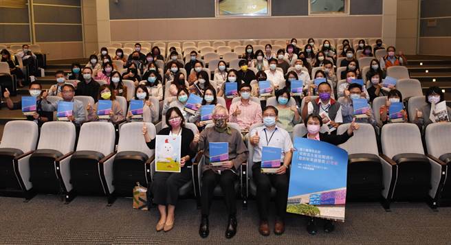 国立台湾美术馆2日举办馆长梁永斐就职周年创新业务记者会。（国美馆提供／陈淑芬台中传真）