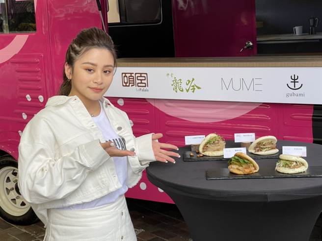 举重选手方莞灵撞脸港星「阿娇」锺欣潼。（李弘斌摄）