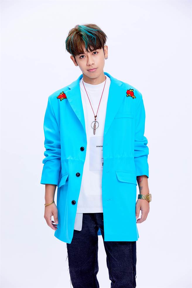 鼓鼓要在演唱会上劲歌热舞，把公园变大型KTV。（相信音乐提供）