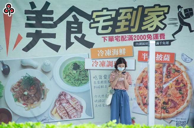 疫情期间许多民眾为了避免接触而叫外送，却也造成交通事故大增(本报资料照片)