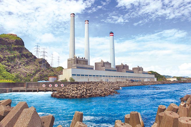 協和電廠4部燃油機組老舊，台電計畫改建為「燃氣」電廠，並計畫填海造陸，1日進行第3次環評專案小組初審。（台電提供）
