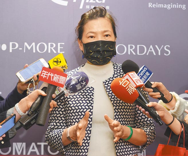 全国商业总会1日举办第75届商人节大会暨「金商奖」颁奖典礼，经济部长王美花受邀出席；针对近期民生物价喊涨，通膨压力延烧，王美花强调无论如何会严密监控物价。（中央社）