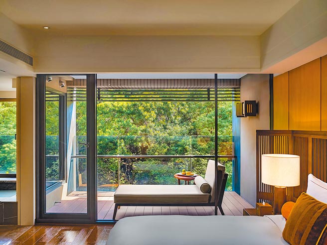 「雅致山景客房住宿券」旅展优惠价仅9999元，约为原价65折。（北投丽禧温泉酒店提供）