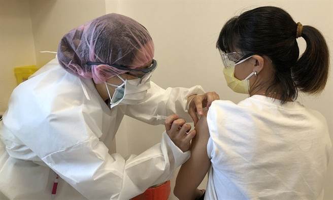 青少年接種BNT心肌炎是美國2.29倍 該接種第2劑嗎？(示意圖/恩主公醫院提供)