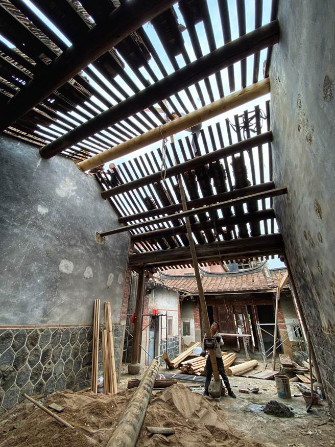 赤土社旧民居原本住了4户人家，老建筑破落不堪，透过以修代租的方式共同修缮。（图/海峡城乡基金会提供）