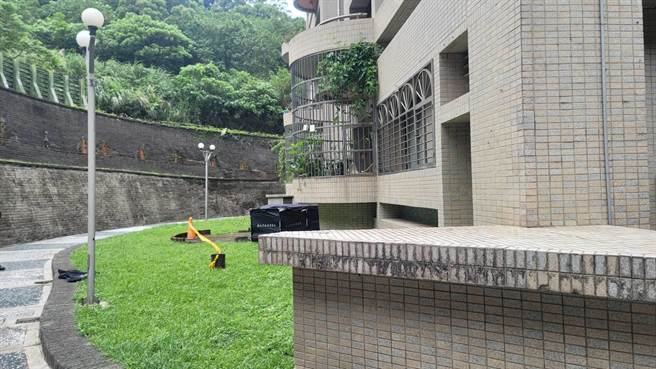 北市南港一处大楼发生坠楼意外。（翻摄照片／林郁平台北传真）