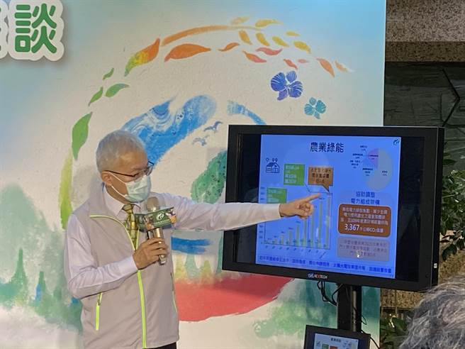 農委會「氣候變遷調適及淨零排放專案辦公室」規劃辦理27場全國巡迴座談會，首場座談會於11月8日起跑，集思廣益提供農業部門氣候變遷調適與淨零排放具體方案與路徑規劃。（李柏澔攝）