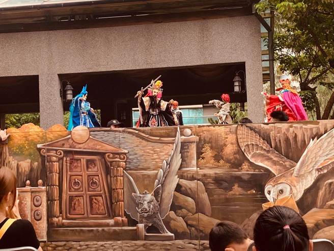 总爷艺文中心11月4日即将成立满20周年，台南市文化局6日、7日周末邀请了苏俊颖掌中木偶剧团等剧团乐团演出。(总爷艺文中心提供／刘秀芬台南传真)