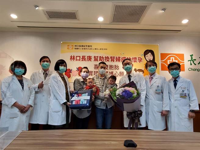 39歲換腎患者高小姐，因內分泌失調難受孕，在林口長庚醫療團隊協助下懷上雙胞胎，並安排跨科照護，歷經安胎、剖腹生產與早產兒密集照護，最後母嬰均安。（圖／長庚醫院提供）
