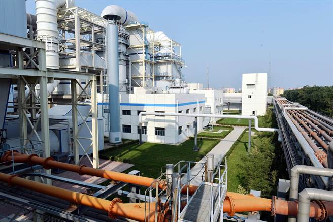 大陸國家發展改革委、國家能源局發布《關於開展全國煤電機組改造升級的通知》：為認真貫徹落實《中共中央國務院關於完整準確全面貫徹新發展理念做好碳達峰碳中和工作的意見》精神，推動能源行業結構優化升級，進一步提升煤電機組清潔高效靈活性水準，促進電力行業清潔低碳轉型。（新華社）