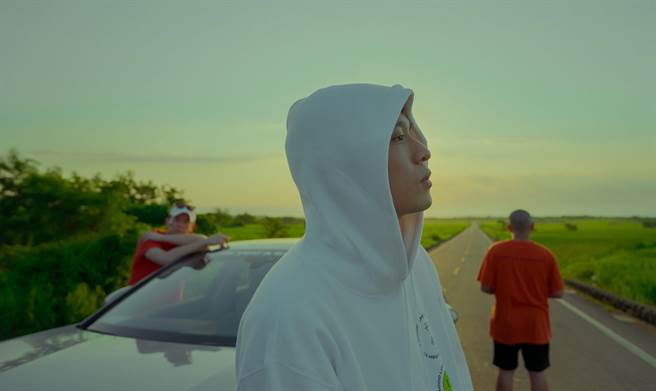 周湯豪預告在年底發行新專輯。（環球音樂提供）