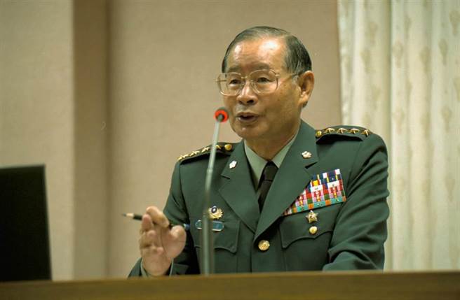 前国防部长汤曜明病逝。图为1999年时任参谋总长的汤曜明到立院就国军支援九二一震灾及全民国防作业务报告。(资料照／李智为摄)