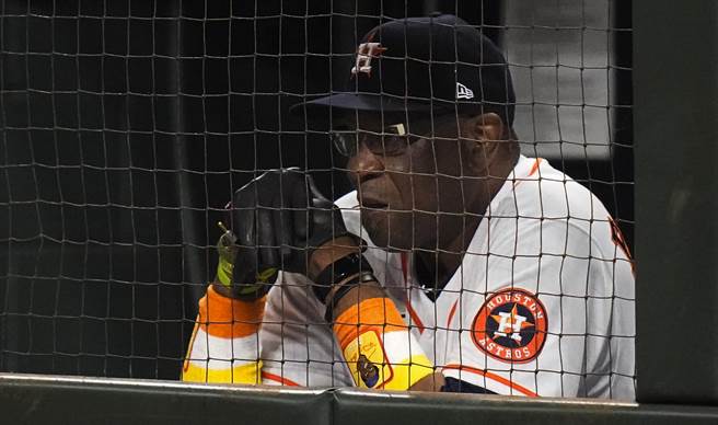 贝克神情落寞(美联社)