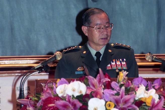 前國防部長湯曜明3日因病辭世，享壽84歲。圖為1999年國防部為精實部隊訓練，召集五百名將校級高階軍官召開「國軍88年部隊訓練研討會」，時任參謀總長的湯曜明上將全程與會主持。(中時資料照)