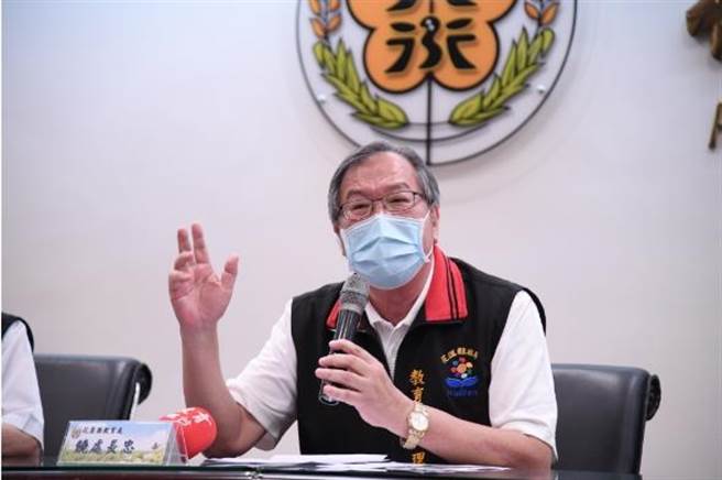 花莲各级学校学生使用课桌椅老旧未见汰换，教育处代理处长饶忠惊爆「已经10年没有经费」！（资料照片、王志伟花莲传真）