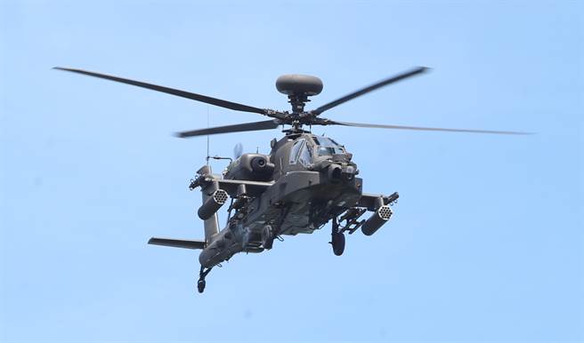 陸軍航空特戰指揮部601旅一架825阿帕契直昇機，3日在屏東恆春參加三軍演訓時傳出意外，一早從恆春機場起飛後竟在上空拋射出地獄火飛彈的發射架，發射架於訓場內尋獲。（示意圖／資料照／鄭任南攝）
