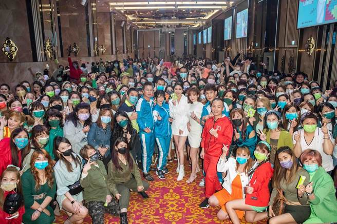 新品发表会圆满落幕。（石智中摄）