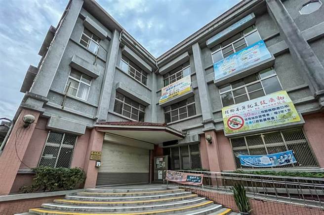 峨眉鄉衛生所發生醫護人員誤拿「屆期無效」流感疫苗，為4名幼童接種。（羅浚濱攝）