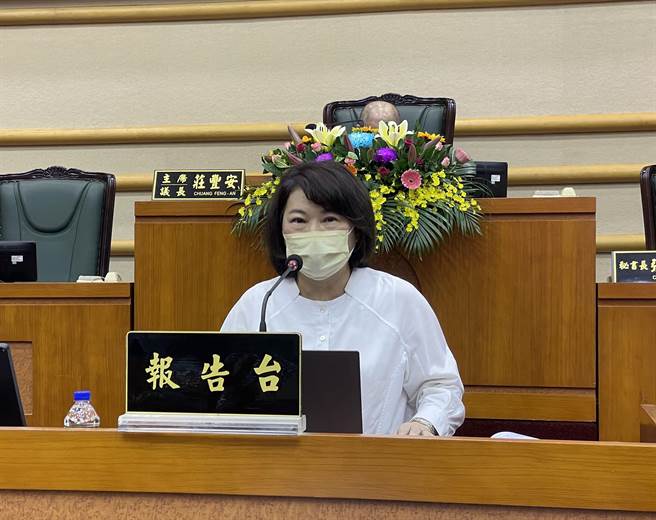 嘉義市長黃敏惠3日到市議會定期會進行施政報告。（廖素慧攝）