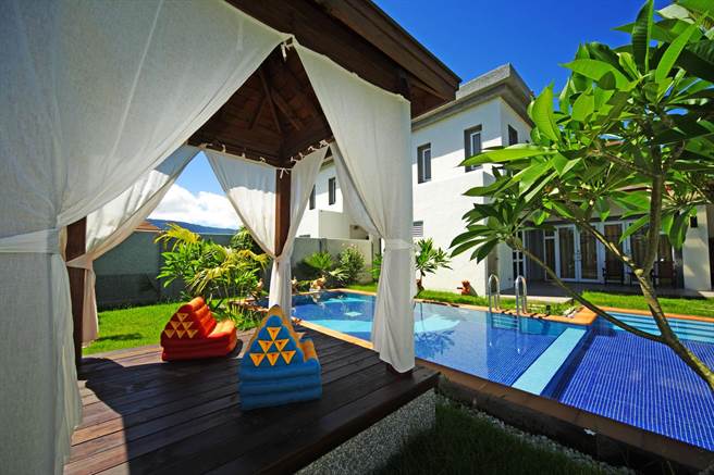 日暉國際渡假村詢問度最高的Villa，讓旅人彷彿飛到了峇里島度假。（日暉國際渡假村提供）