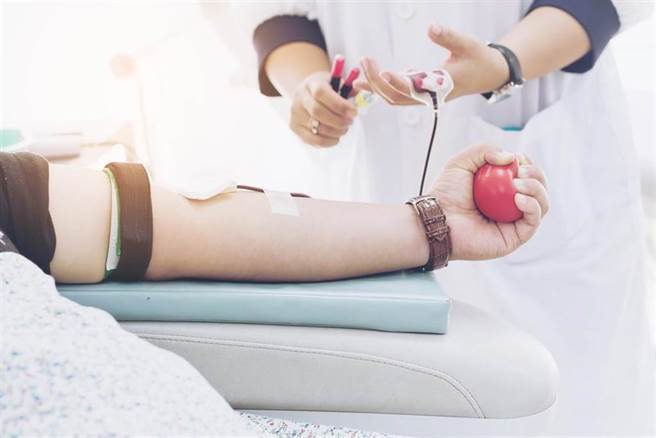 捐血一袋不只救到一命！專家解析你不知道的血液用途。(示意圖/Shutterstock)