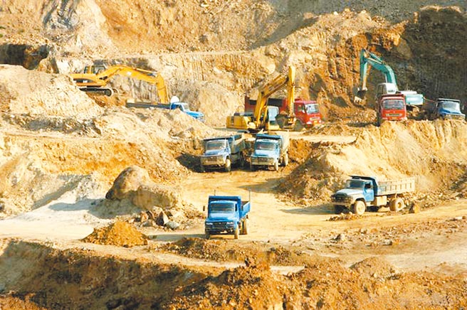大陸近期除電煤價格上漲外，稀土價格創9年新高，主因是稀土供給端管控加強，預計價格仍會持續上漲。圖為大陸的稀土礦區。（本報資料照片）