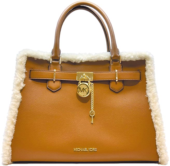 华泰名品城推出Michael Kors Hamilton焦糖色羊皮面料手提包优惠，原价2万8600元，特价1万4300元。（华泰名品城提供）