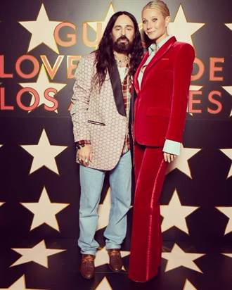 Gucci好萊塢大道封街 葛妮絲派特洛重現25年前經典紅絲絨西裝