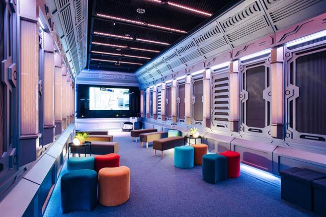 i-Ride TAIPEI飞行剧院之《下一站去哪？》科幻候机室。（i-Ride飞行剧院提供）