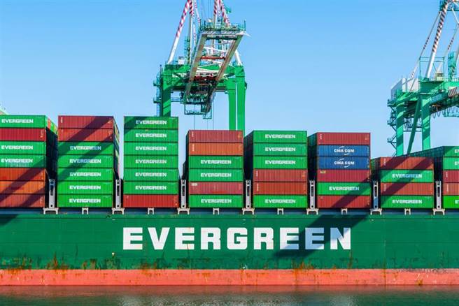 綠委爆有3檔避險基金刻意放空，釀航運面板大起大落。（圖／shutterstock）