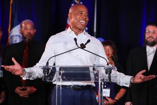 亞當斯（Eric Adams）當選紐約市長。(圖／路透社)