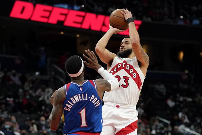 暴龍後衛范維利特(右)今天攻下全場最高33分。(美聯社)