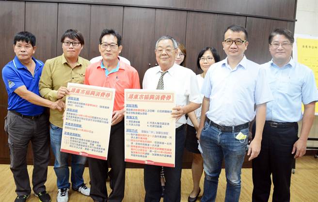屏東市公所將於年底發放每位市民500元消費券，估計20萬人受惠。（林和生攝）