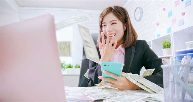 生肖屬牛、虎、馬、鼠的人在今年年底運勢最旺，生活和職場都非常順遂，過著幸福的好日子。（示意圖／shutterstock）