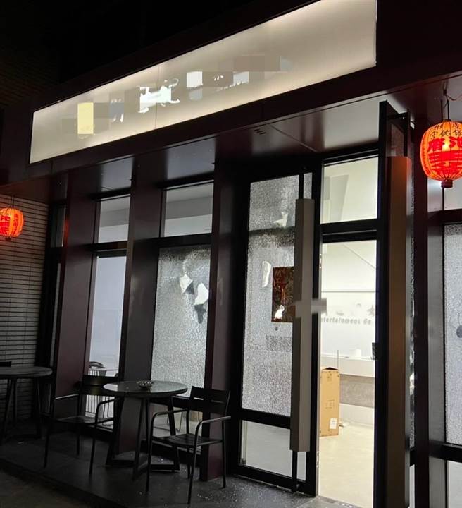 疑直播金额纠纷　三重娱乐公司遭砸9个洞　警方急追查(翻摄照片／戴上容新北传真)