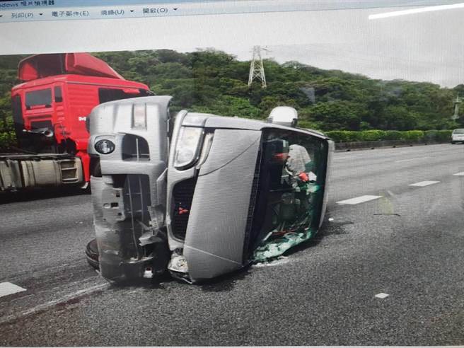 环团成员国道大溪段车祸，警驳斥非遭挟怨报復。(翻摄照片／吕筱蝉桃园传真)