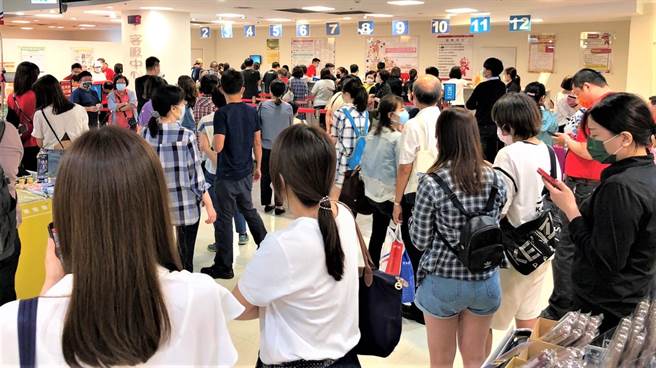 高雄大遠百大家電98％高回饋 五倍券「北券南送」超狂（遠百提供）