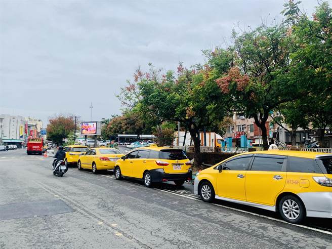 南投縣老人愛心乘車卡使用率偏低，縣議員建議可讓長輩搭計程車。（廖志晃攝）