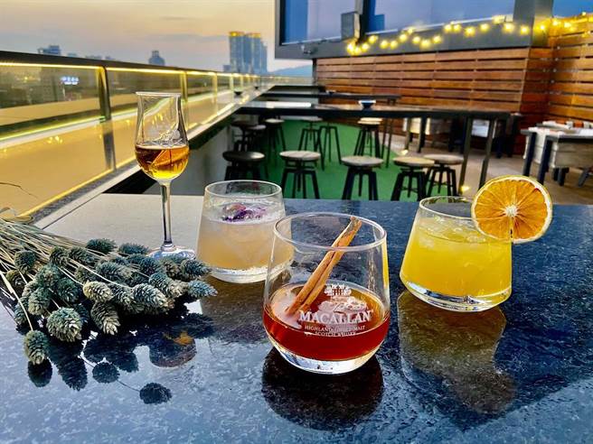 高雄英迪格酒店頂樓酒吧「Pier No.1」首度與威士忌品牌「麥卡倫」聯名合作，推出1款威士忌純飲及3款風味特調。（高雄英迪格酒店提供）