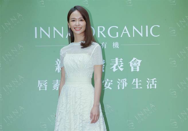 「客家妹」陈明珠今以品牌大使身分出席新品记者会。（粘耿豪摄）