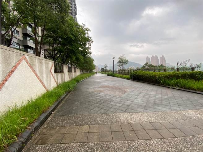 美河市公共平台无人管 双北捷运局互杠。（新北市捷运局提供）