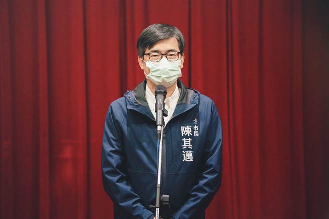 高雄市長陳其邁4日在高雄市議會說，市府將加速推動公立幼兒園比照公托裝設攝影機，並輔導私立幼兒園裝設，以保障教保員及幼童的權益。（高雄市政府提供／林瑞益高雄傳真）